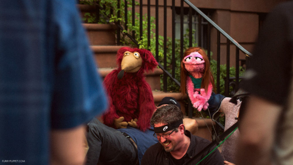El equipo descansa entre tomas en una filmación en Greenwich Village.